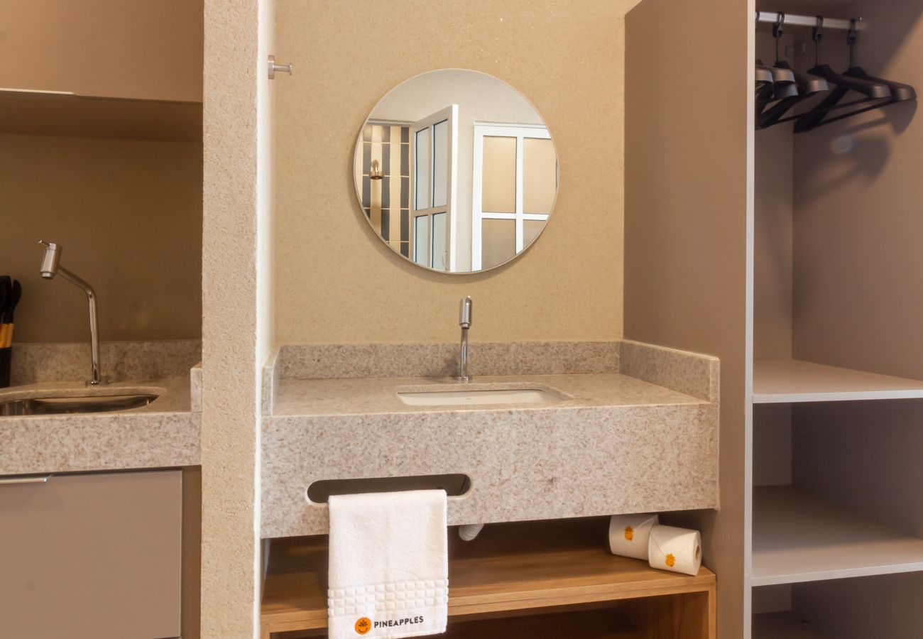 Apartamento em Rio de Janeiro - Vista para o Mar e Varanda com Banheira  | Q21