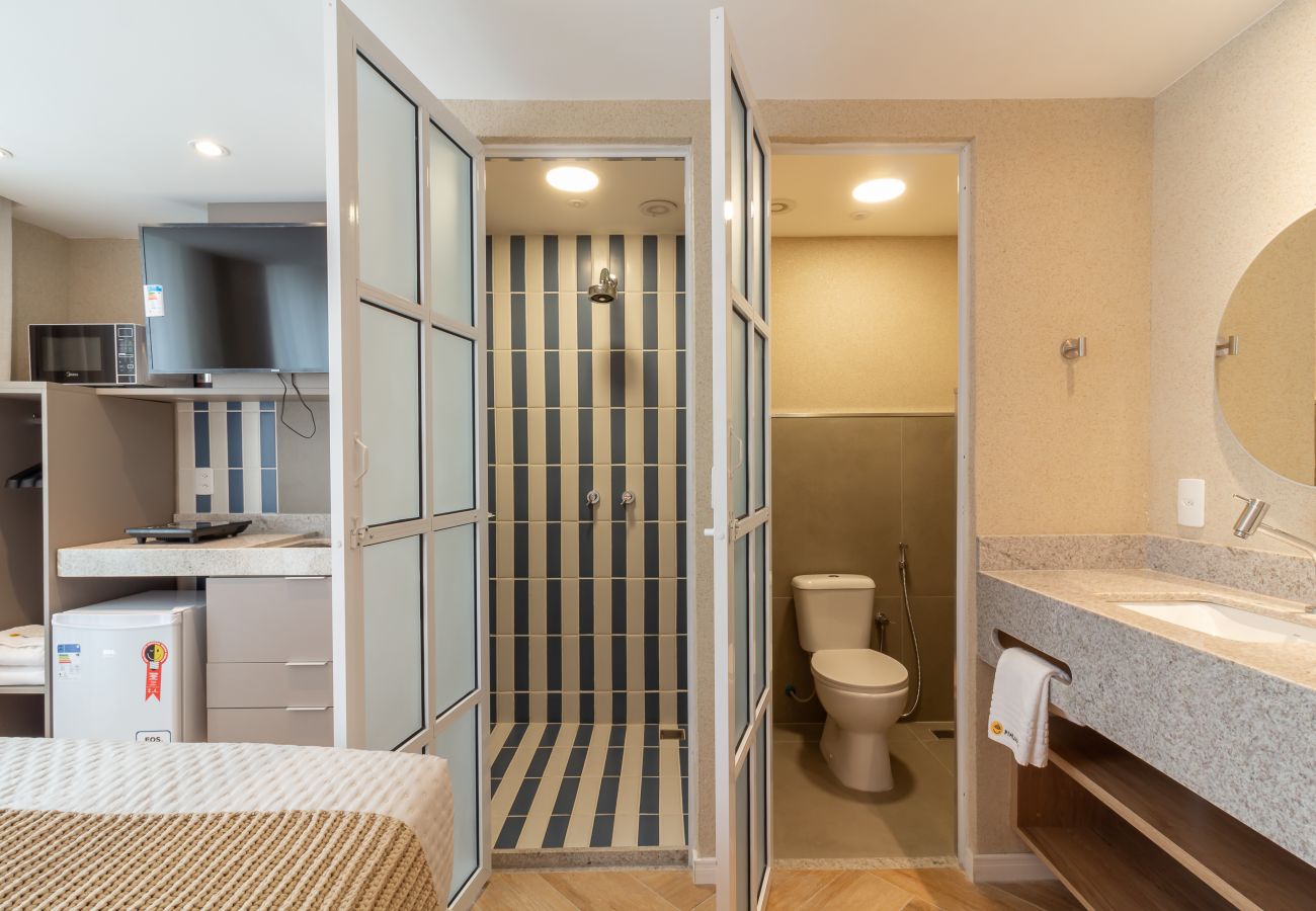 Apartamento em Rio de Janeiro - Ref&uacute;gio a Poucos Passos de Praia de Copacabana | Q8