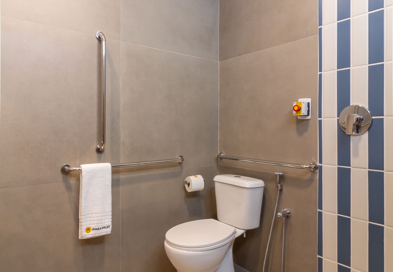 Apartamento em Rio de Janeiro - Refúgio a Poucos Passos de Praia de Copacabana | Q1 PCD