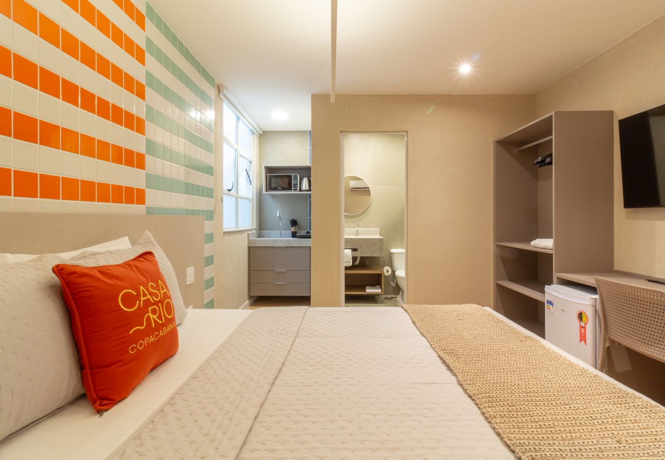 Apartamento em Rio de Janeiro - Acolhedor a Poucos Passos de Praia de Copacabana | Q14