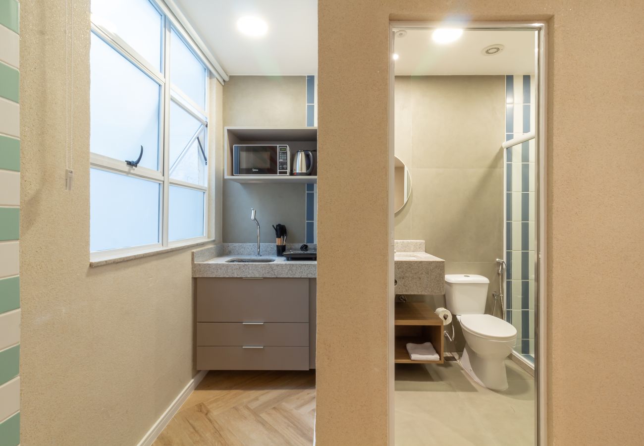 Apartamento em Rio de Janeiro - Acolhedor a Poucos Passos de Praia de Copacabana | Q14