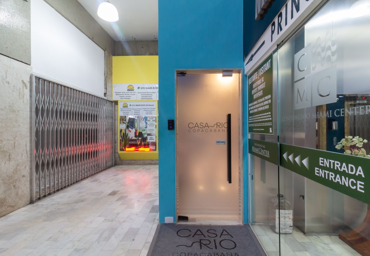 Apartamento em Rio de Janeiro - Acolhedor a Poucos Passos de Praia de Copacabana | Q14