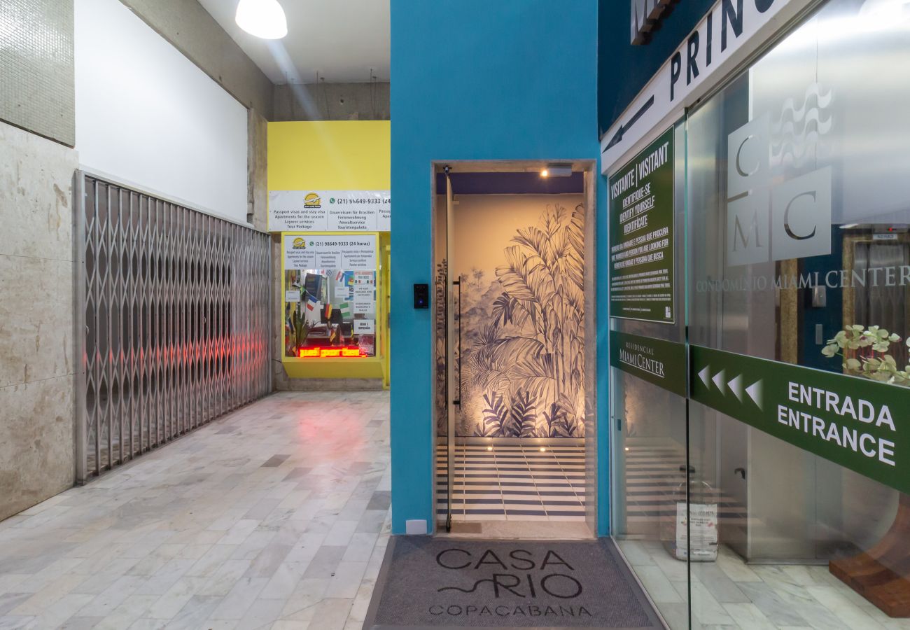 Apartamento em Rio de Janeiro - Acolhedor a Poucos Passos de Praia de Copacabana | Q14