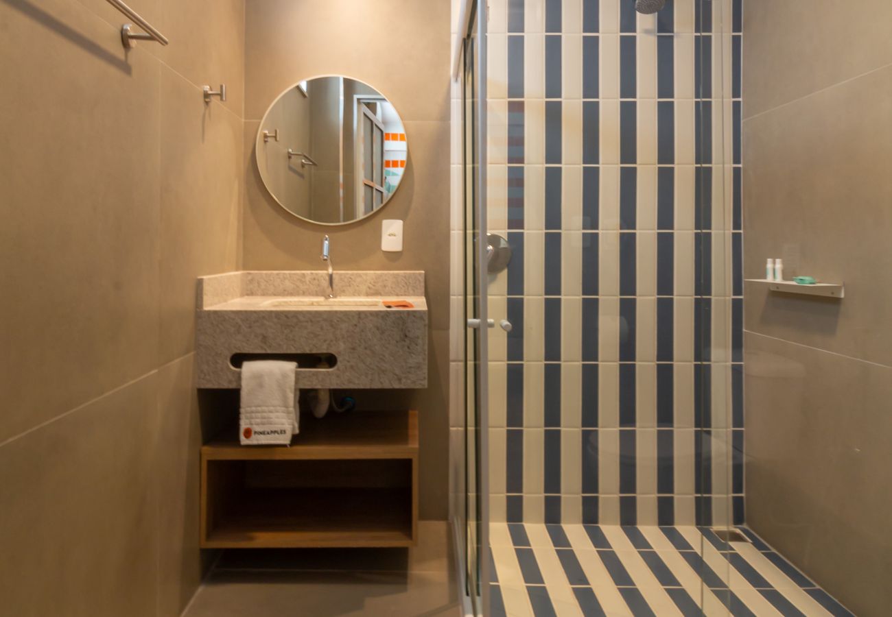 Apartamento em Rio de Janeiro - Refúgio a Poucos Passos de Praia de Copacabana | Q10 PCD