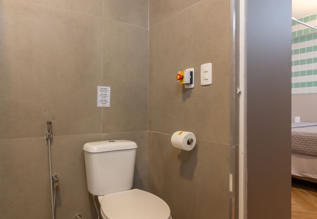 Apartamento em Rio de Janeiro - Refúgio a Poucos Passos de Praia de Copacabana | Q10 PCD