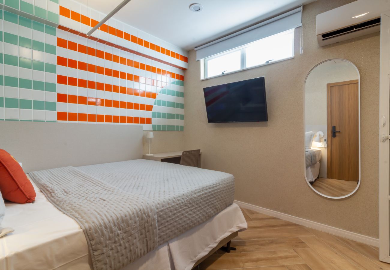 Apartamento em Rio de Janeiro - Refúgio a Poucos Passos de Praia de Copacabana | Q10 PCD