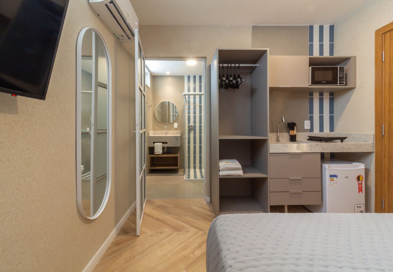 Apartamento em Rio de Janeiro - Refúgio a Poucos Passos de Praia de Copacabana | Q10 PCD