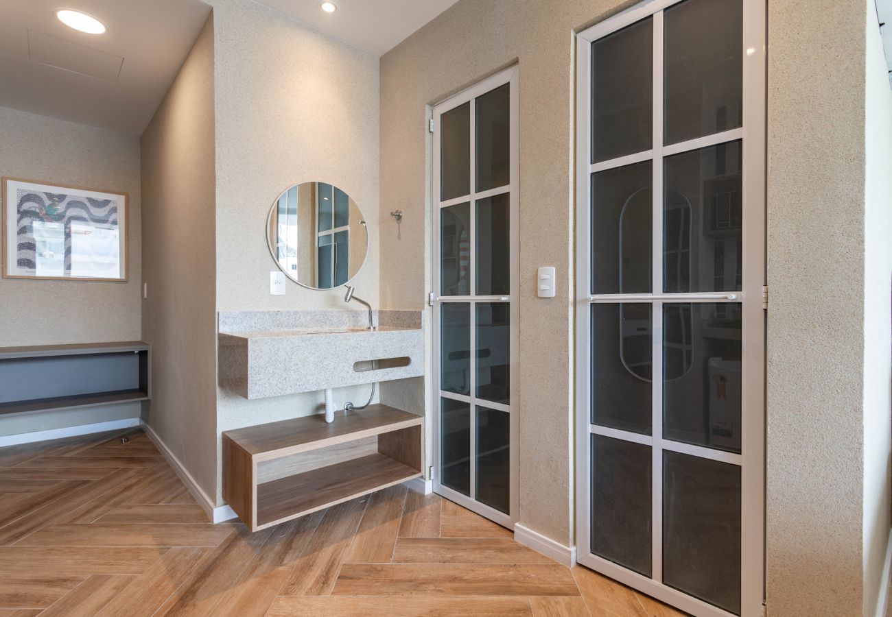 Apartamento em Rio de Janeiro - Vista para o Mar e Varanda com Banheira | Q11