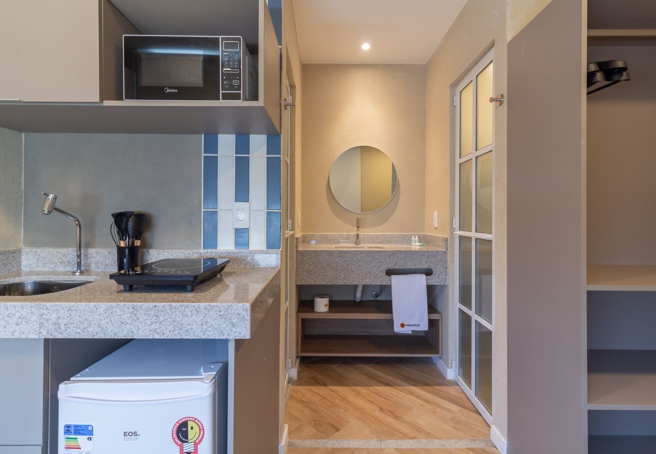 Apartamento em Rio de Janeiro - Acolhedor a Poucos Passos de Praia de Copacabana | Q13 e 16