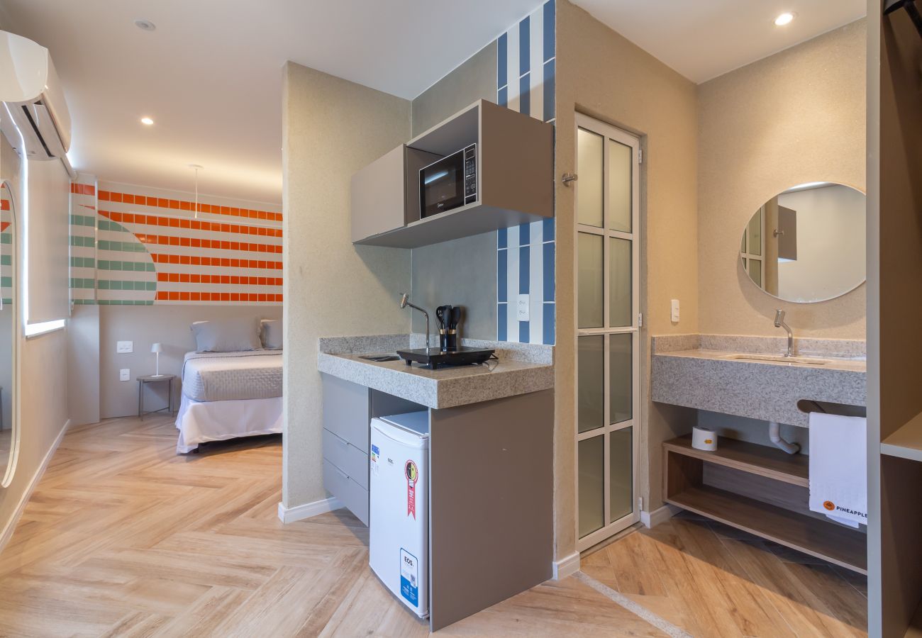 Apartamento em Rio de Janeiro - Acolhedor a Poucos Passos de Praia de Copacabana | Q13 e 16