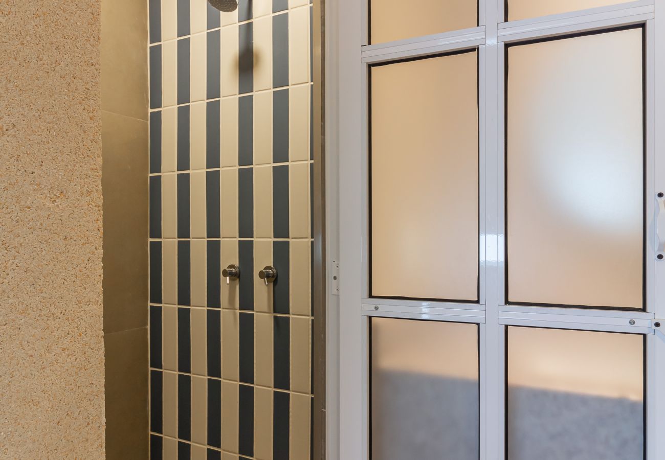 Apartamento em Rio de Janeiro - Acolhedor a Poucos Passos de Praia de Copacabana | Q13 e 16