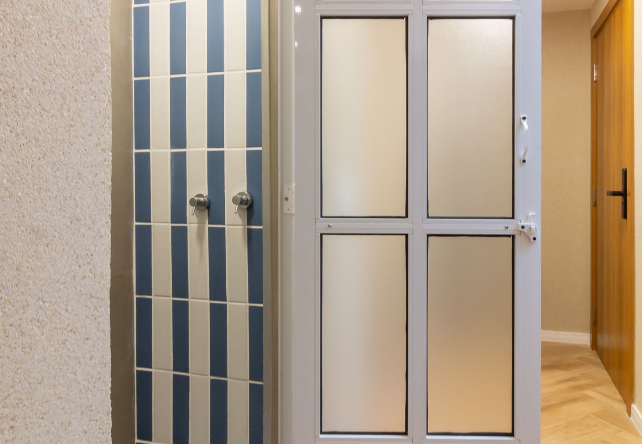 Apartamento em Rio de Janeiro - Acolhedor a Poucos Passos de Praia de Copacabana | Q13 e 16