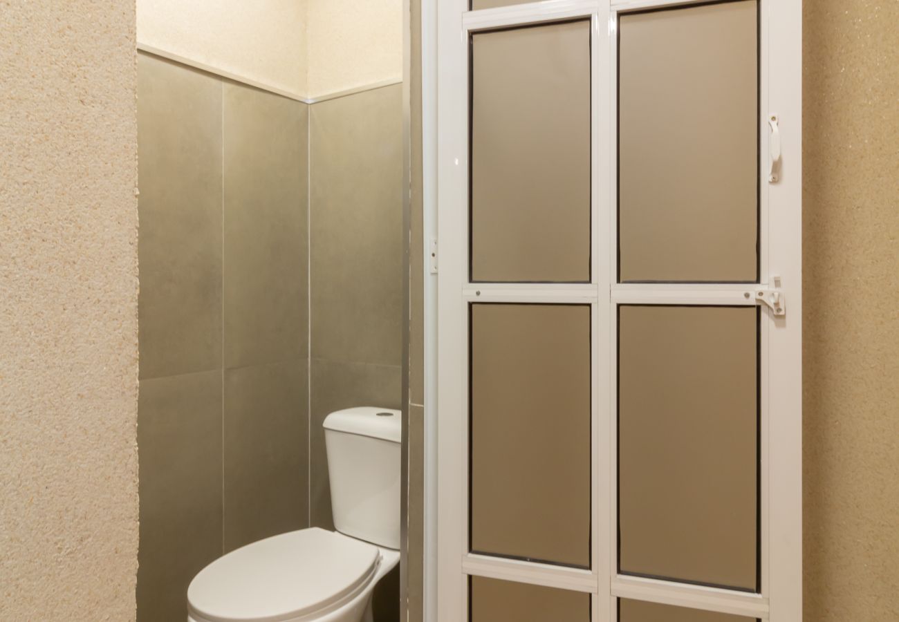 Apartamento em Rio de Janeiro - Acolhedor a Poucos Passos de Praia de Copacabana | Q13 e 16