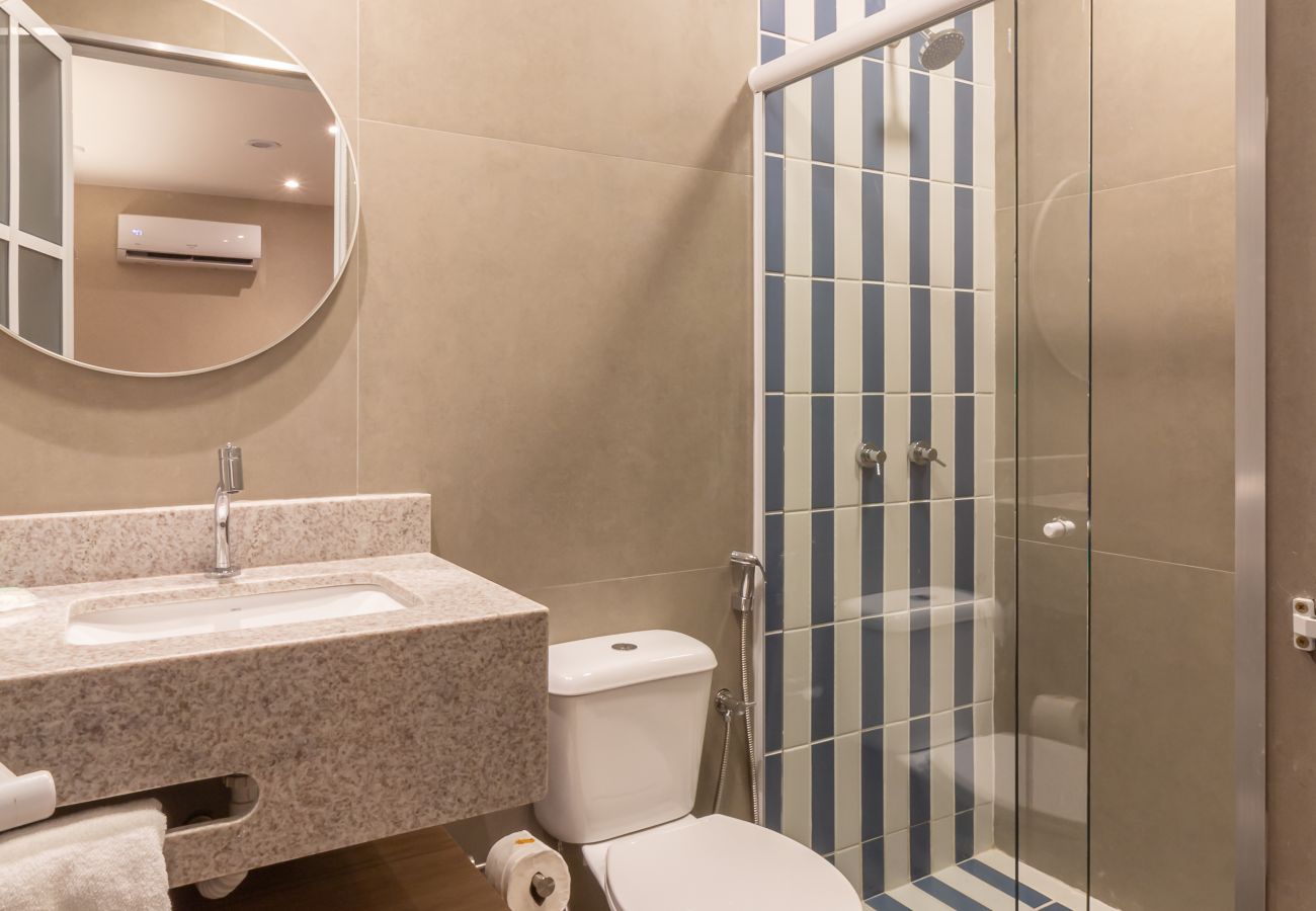 Apartamento em Rio de Janeiro - Acolhedor a Poucos Passos de Praia de Copacabana | Q14