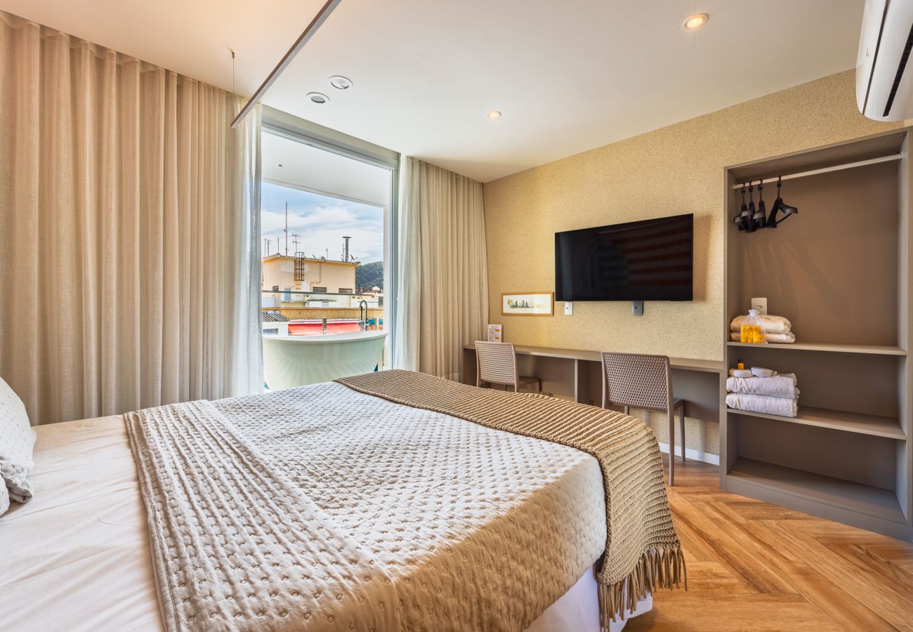 Apartment in Rio de Janeiro - Sea View and Balcony with Bathtub | Q4