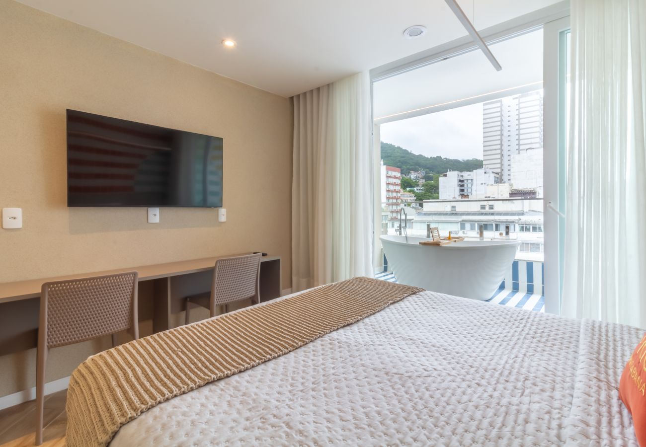 Apartment in Rio de Janeiro - Sea View and Balcony with Bathtub | Q18