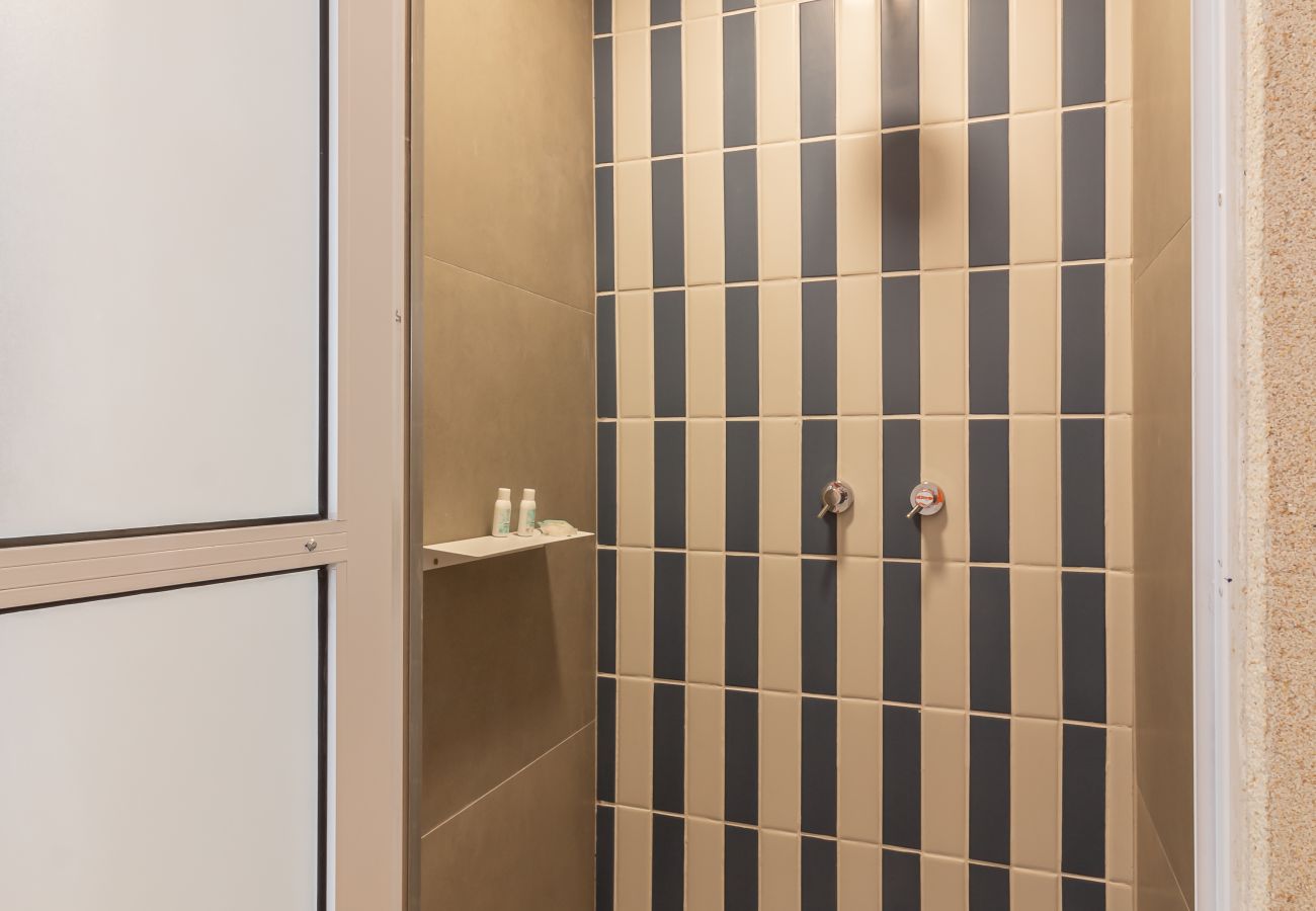 Appartement à Rio de Janeiro - Ref&uacute;gio a Poucos Passos de Praia de Copacabana | Q8