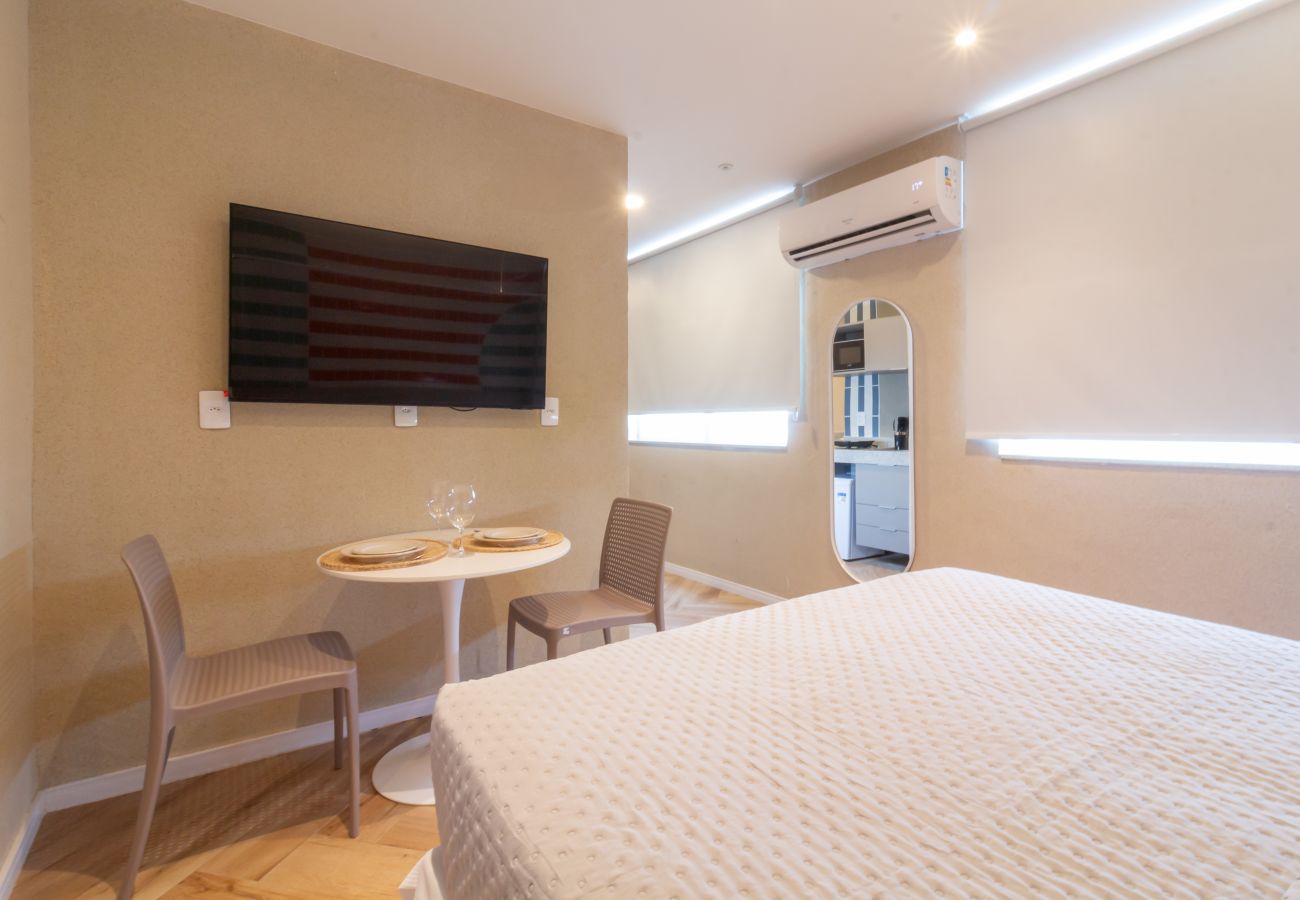 Appartement à Rio de Janeiro - Acolhedor a Poucos Passos de Praia de Copacabana | Q13 e 16