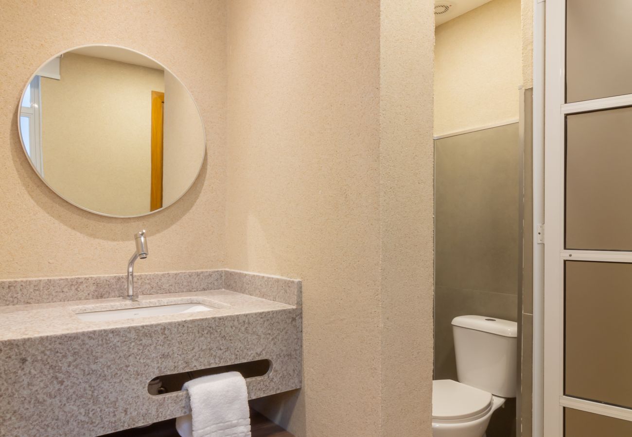 Appartement à Rio de Janeiro - Acolhedor a Poucos Passos de Praia de Copacabana | Q13 e 16